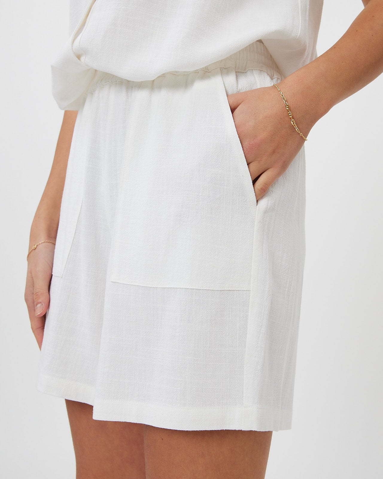 Moves Pyns Shorts Snow White Online