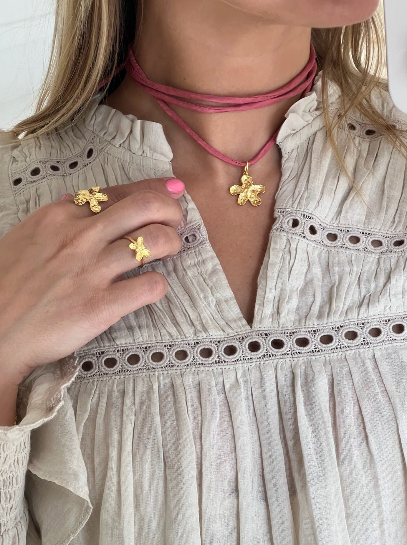 Maanesten Rosa Choker Online nu