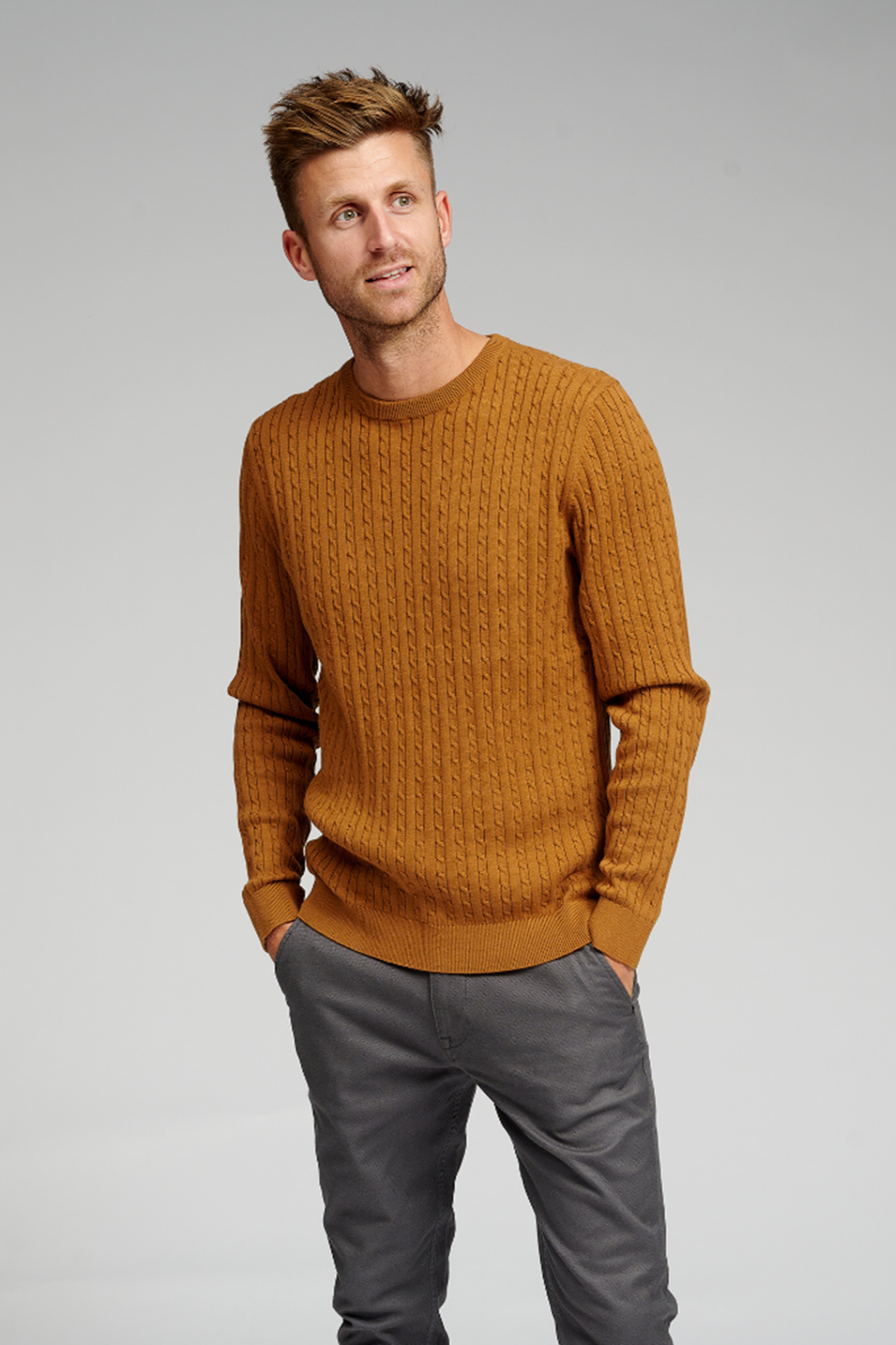 Cable Knit Crewneck - Lysebrun