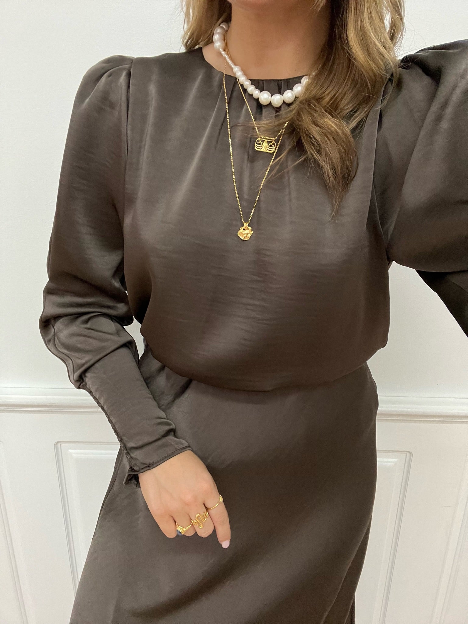 Neo Noir Camma Heavy Sateen Bluse Dark Brown Hot på udsalg