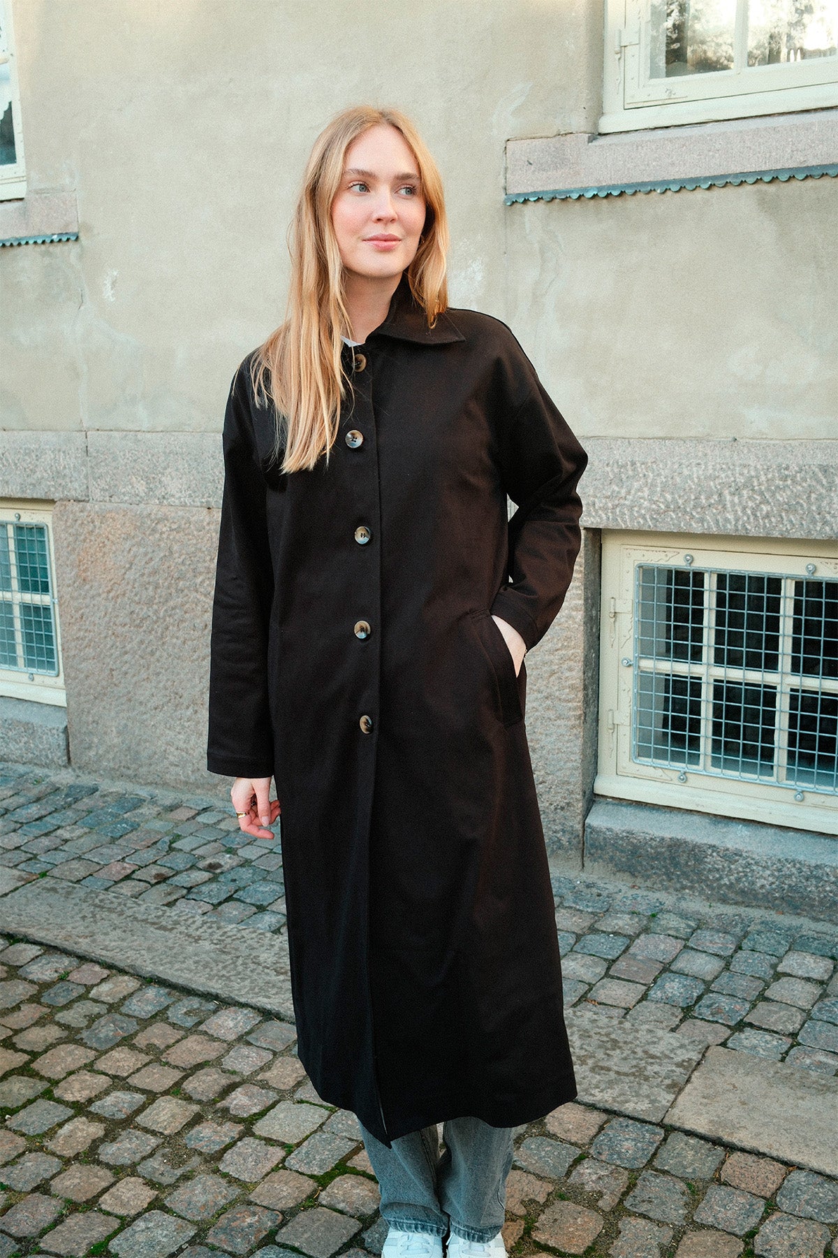 carla-trenchcoat-sort_1.jpg Carla Trenchcoat - Sort
