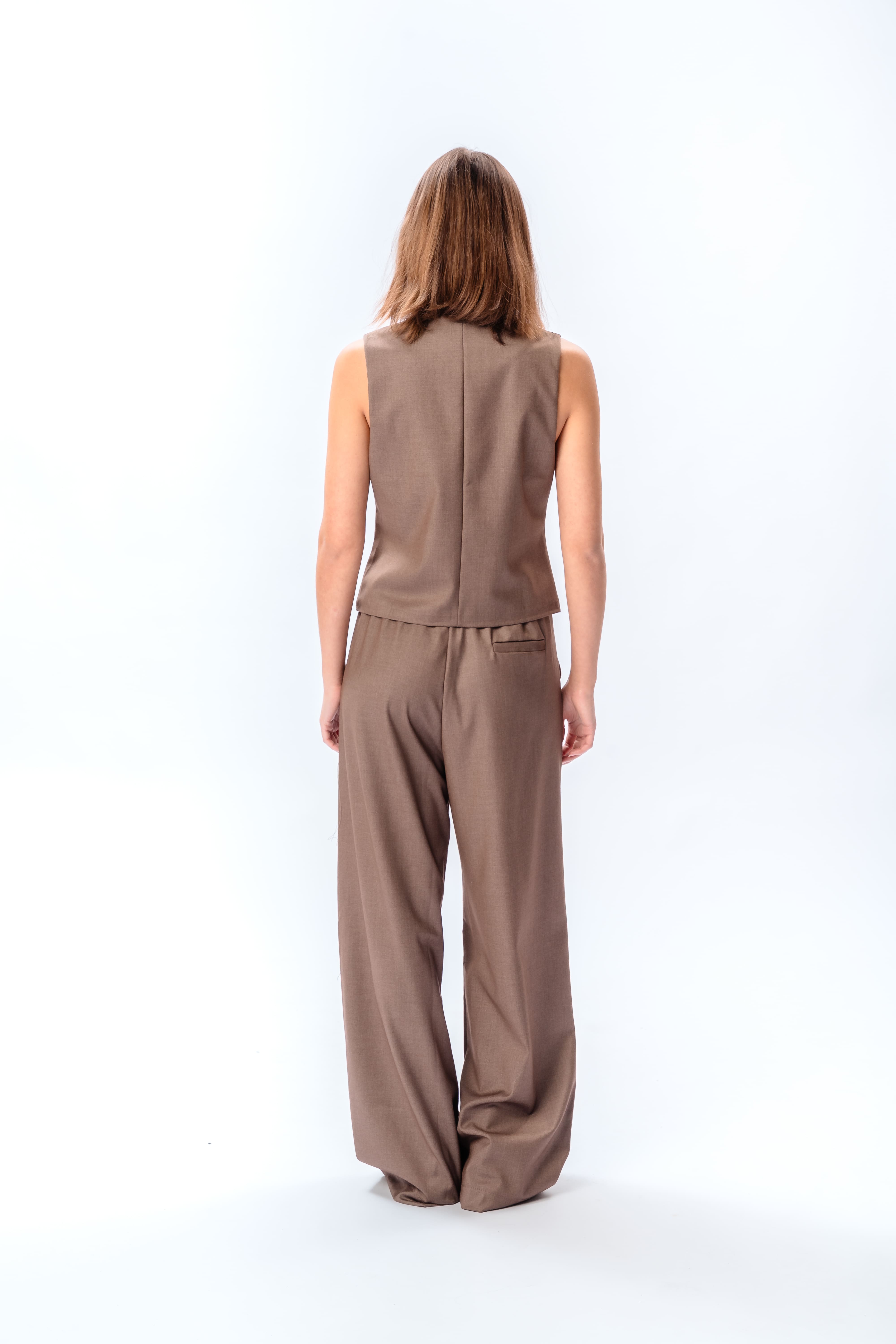 nadia-vest-og-pants-taupe-pakketilbud_3.jpg Nadia Vest og Pants (Taupe) - Pakketilbud
