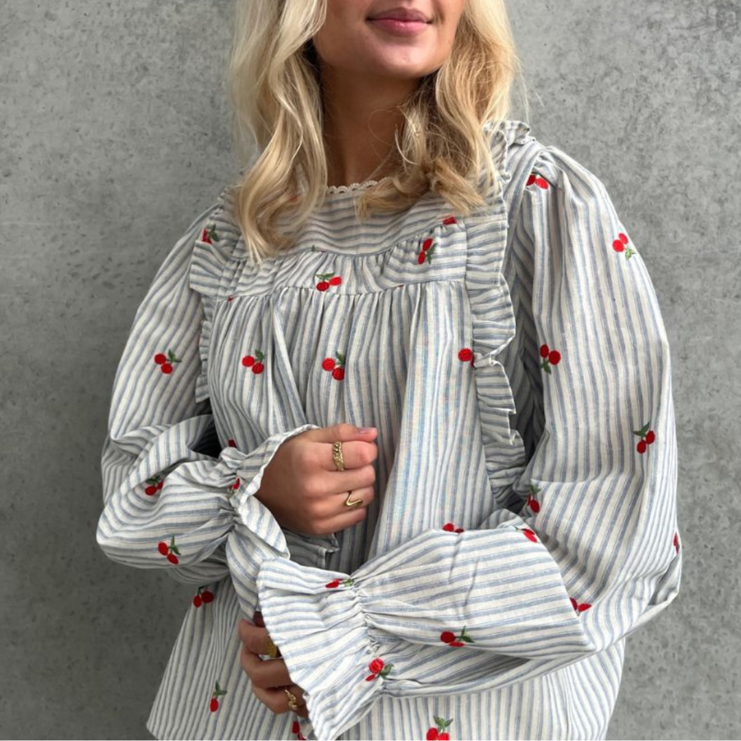 Stories From The Atelier The Cherry One Bluse White Levere
