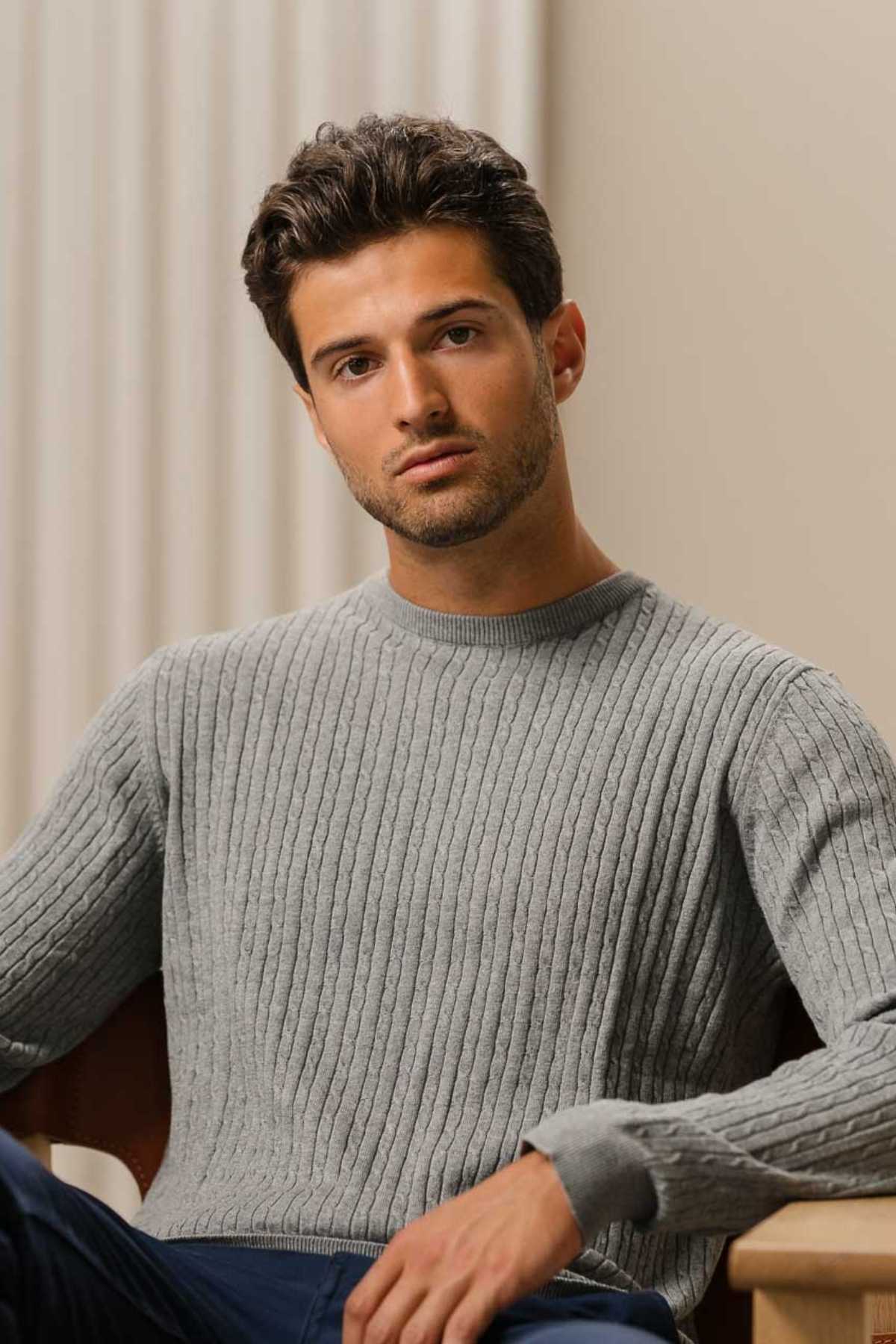 pullover-kabel-strik-graa-melange_3.jpg Pullover Kabel Strik - Grå Melange