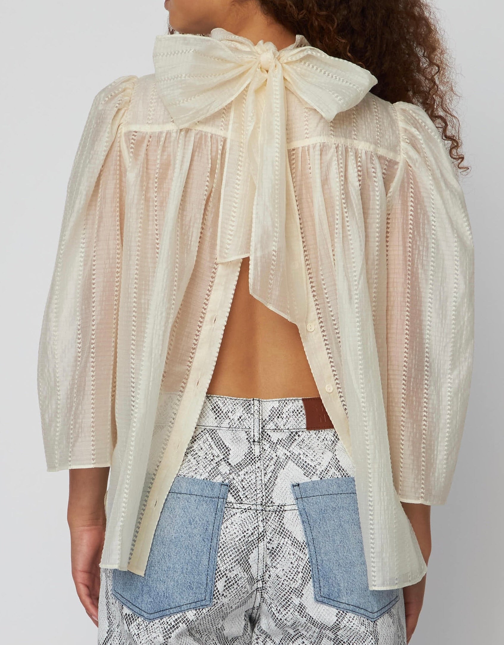 Stella Nova Pointelle High-Neck Bow Bluse Vanilla