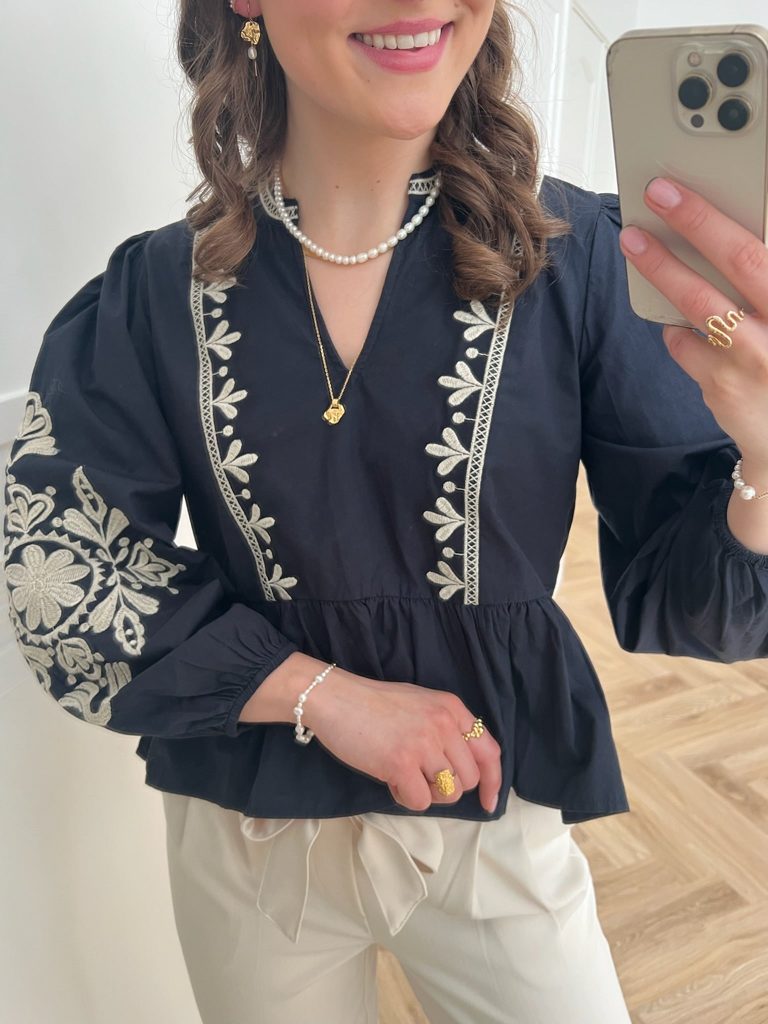 Neo Noir Ginia Emb Bluse Navy på udsalg