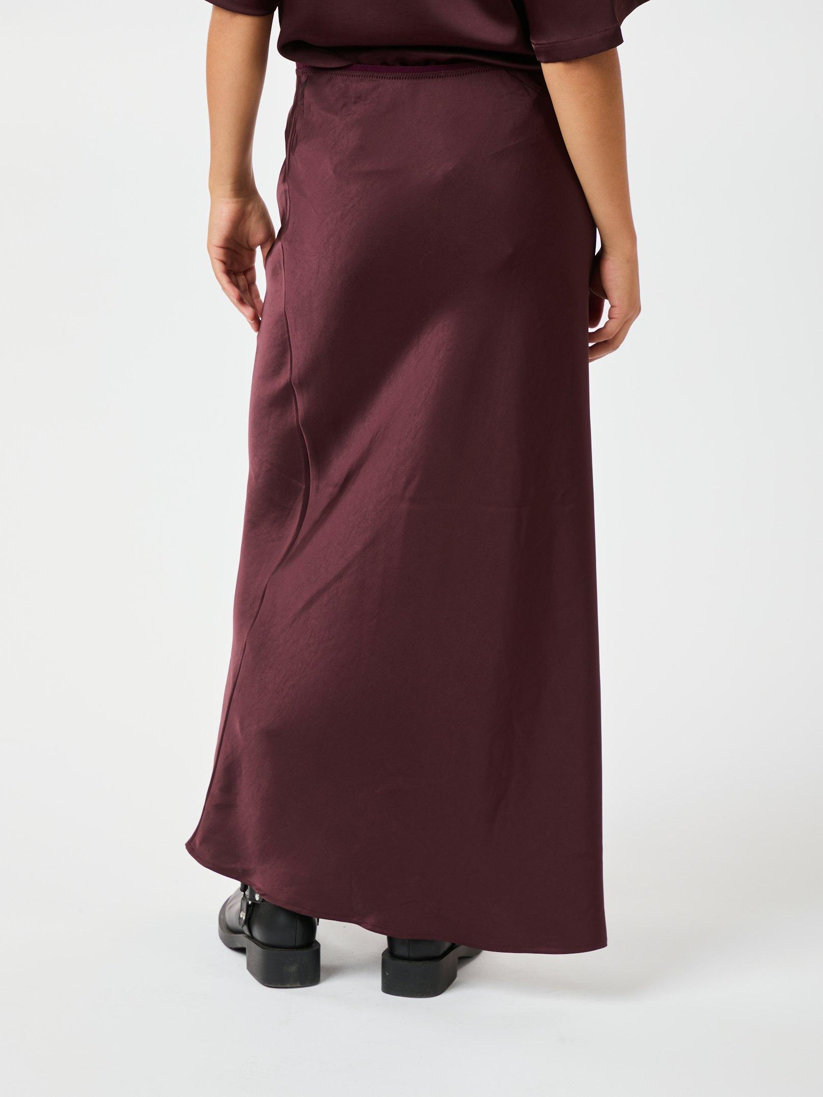 Neo Noir Vicky Heavy Sateen Nederdel Burgundy på udsalg