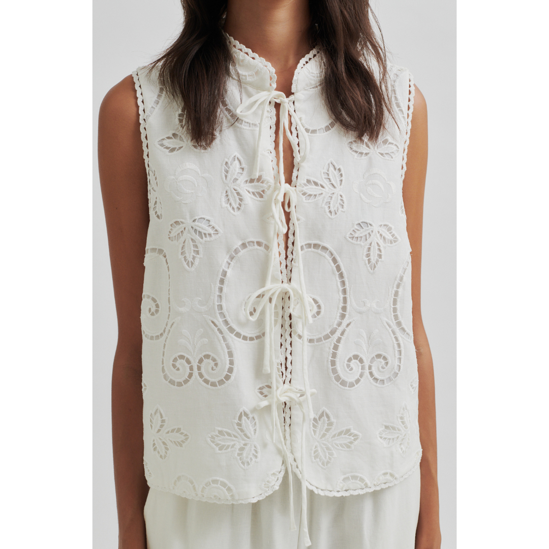Second Female Vilma Top White