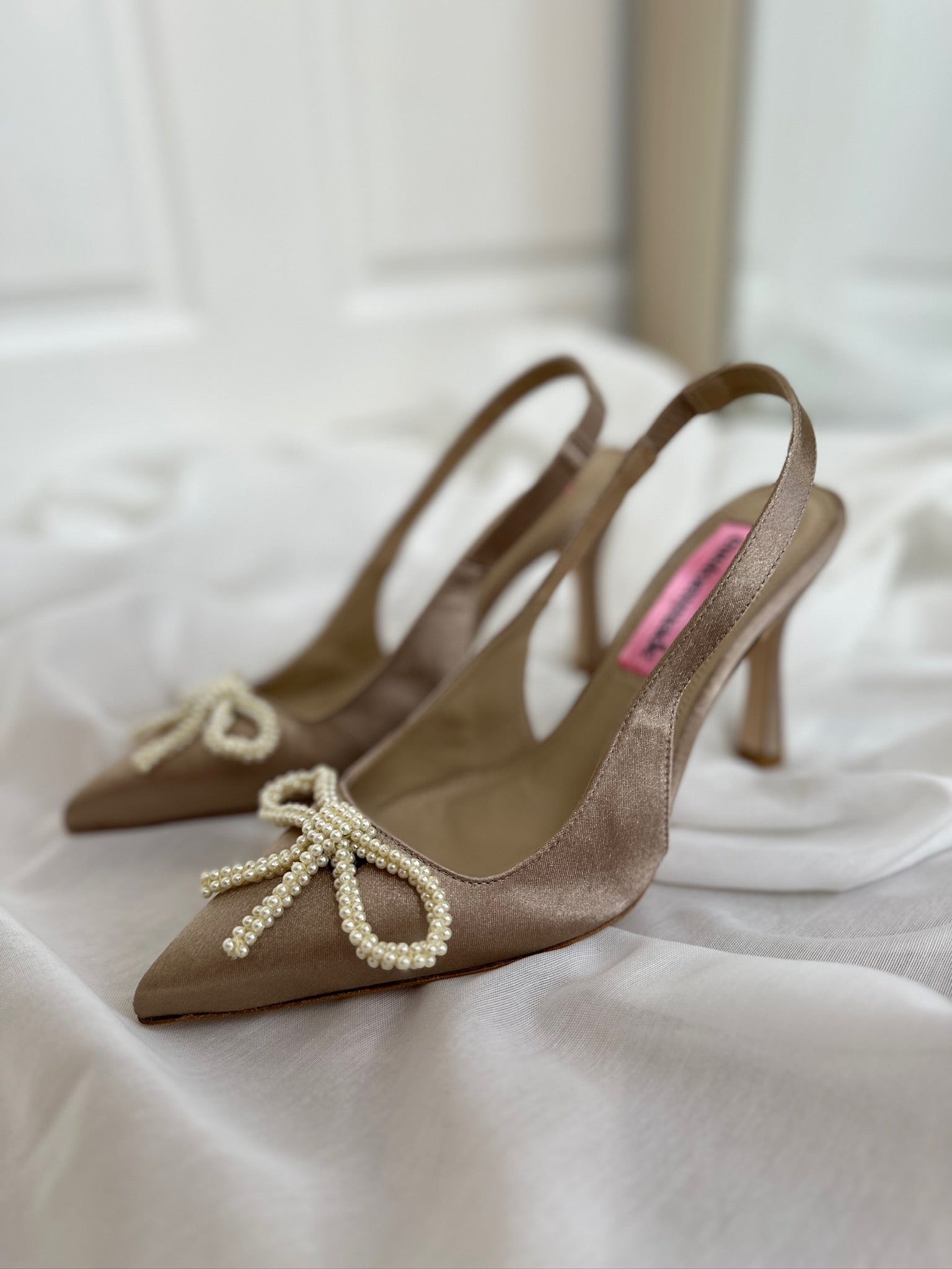 Custommade Ayanna Satin Pearl Stilet Travertine