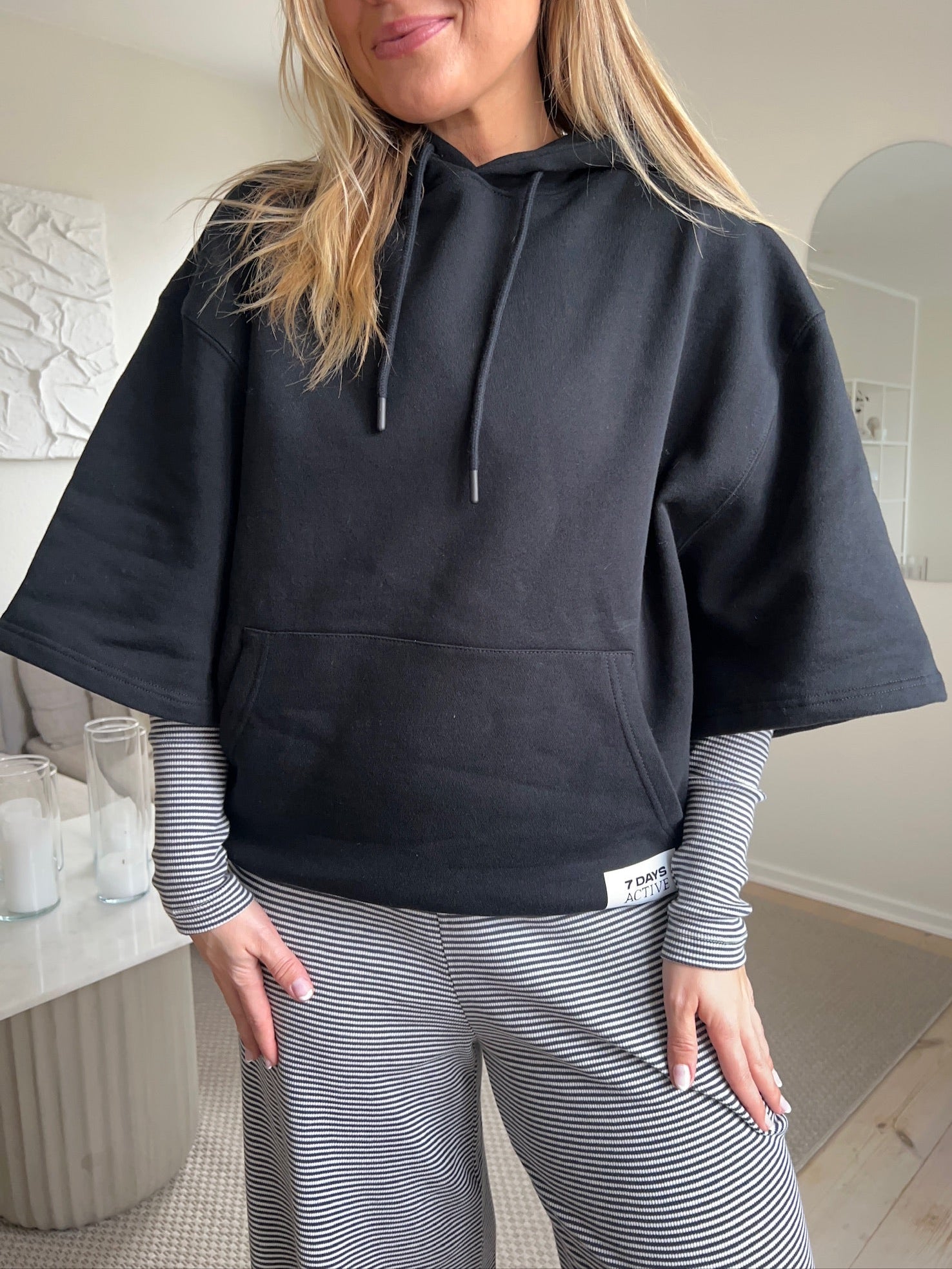 7 DAYS Active Organic Short Sleeve Hoodie Black Levere