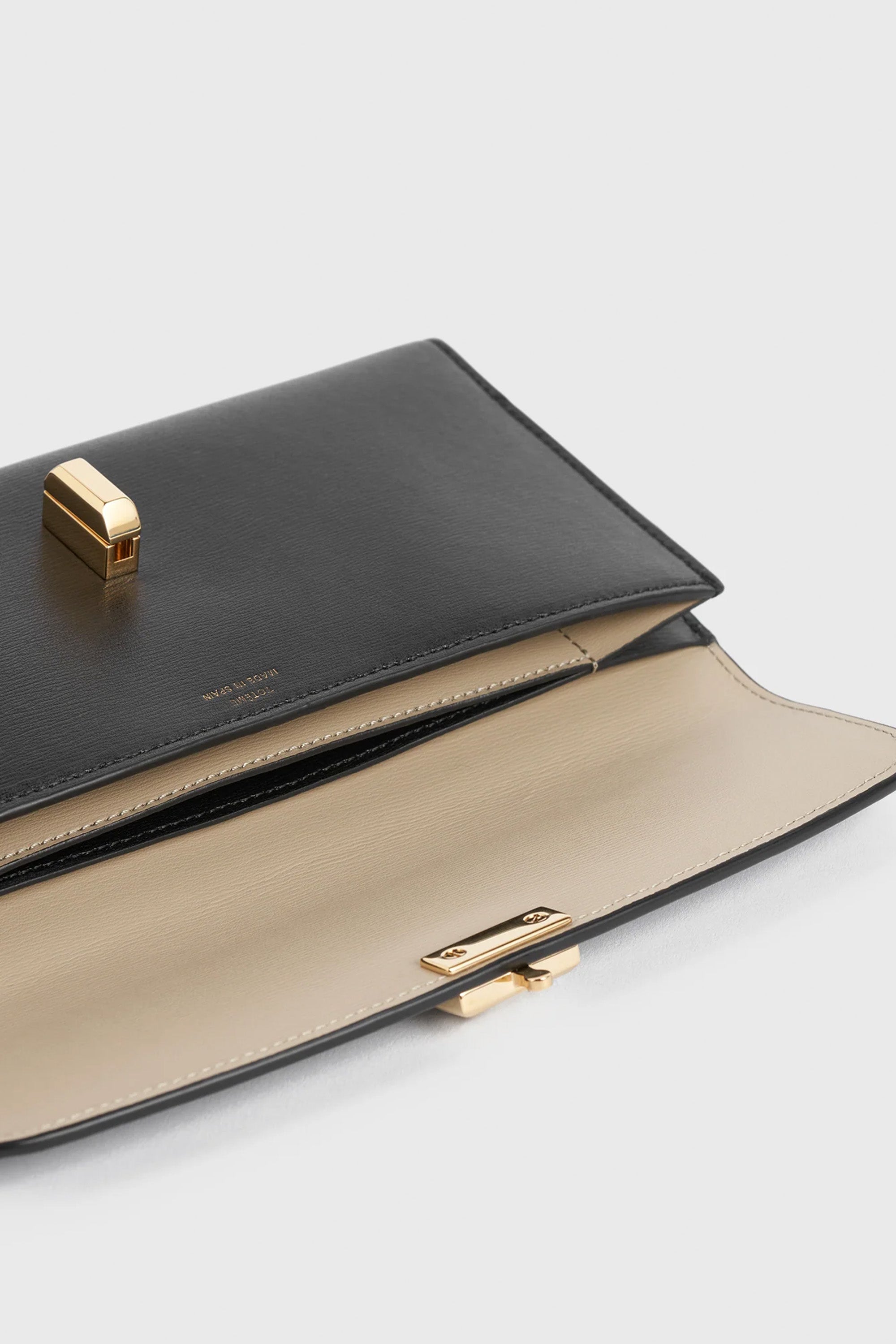 T-Lock Leather Wallet Black Rabat
