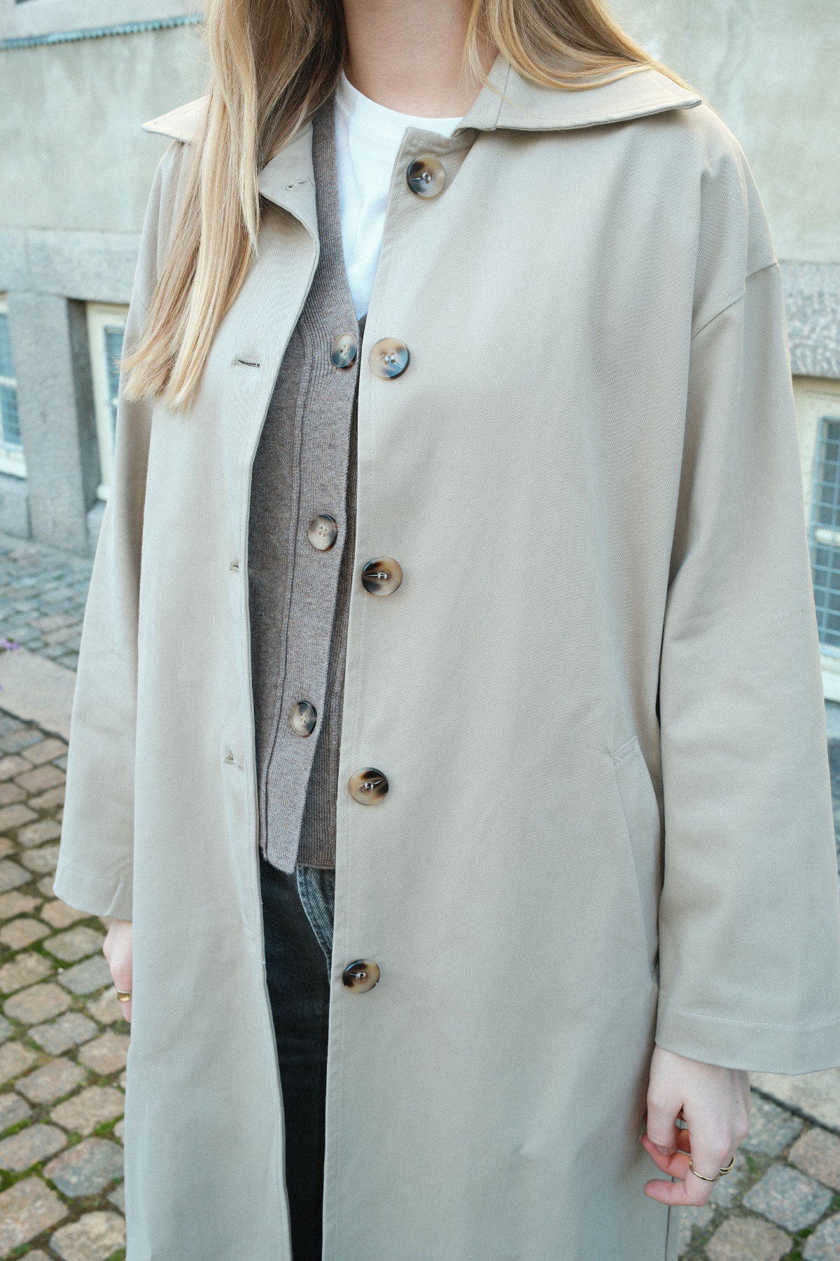 carla-trenchcoat-sand_2.png Carla Trenchcoat - Sand