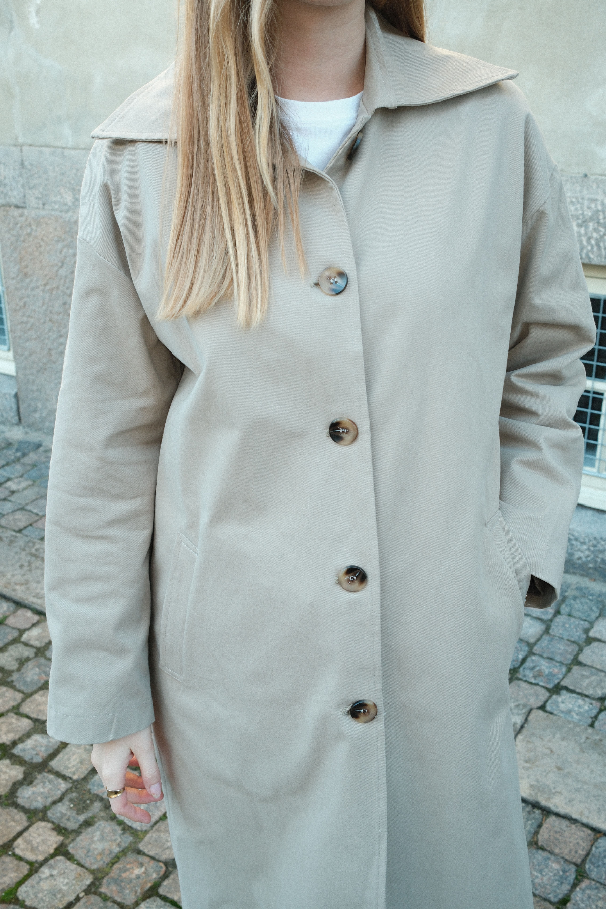 carla-trenchcoat-sand_3.png Carla Trenchcoat - Sand