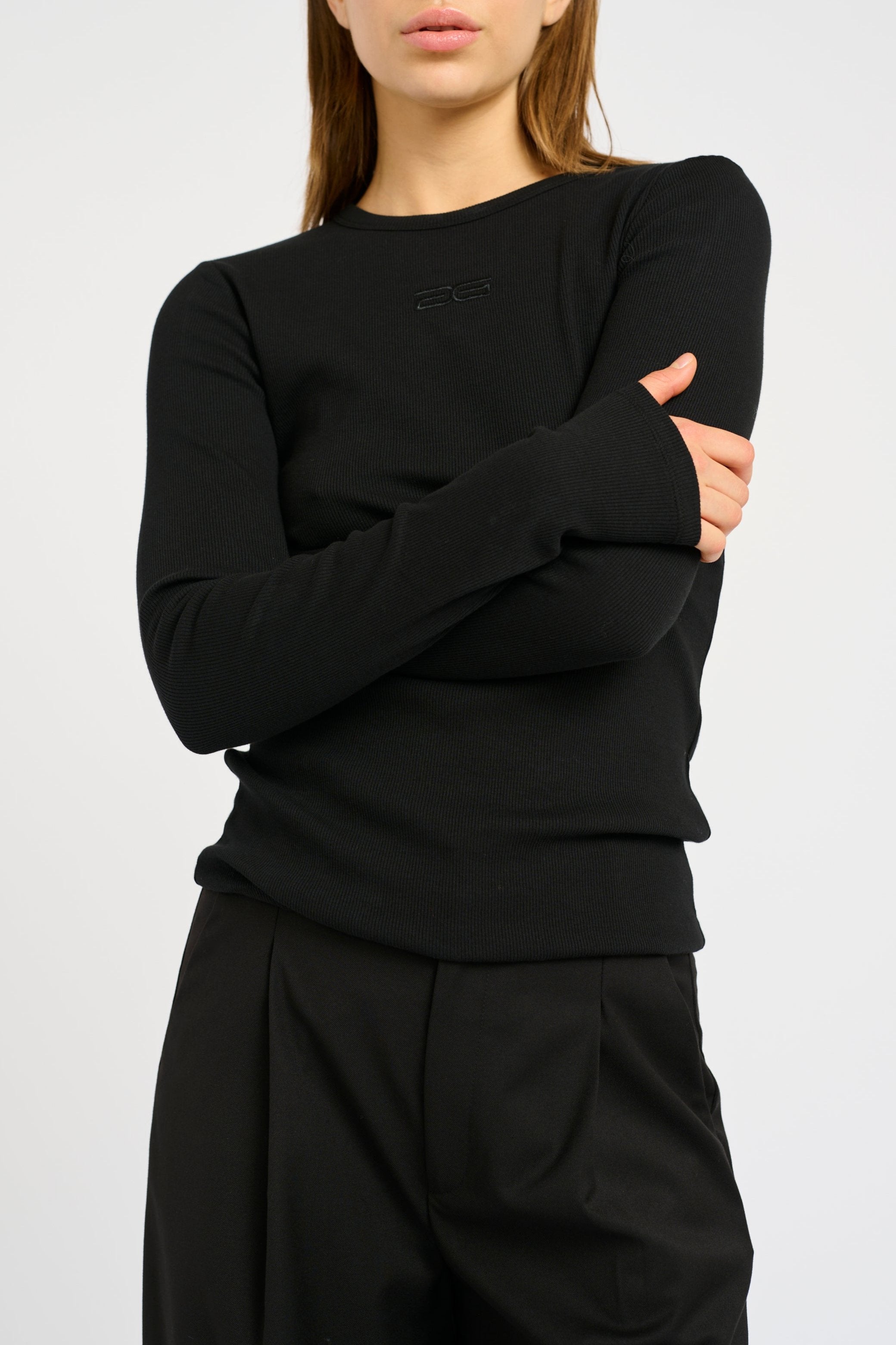 Gestuz Drew LS Logo Bluse Black Hot på udsalg