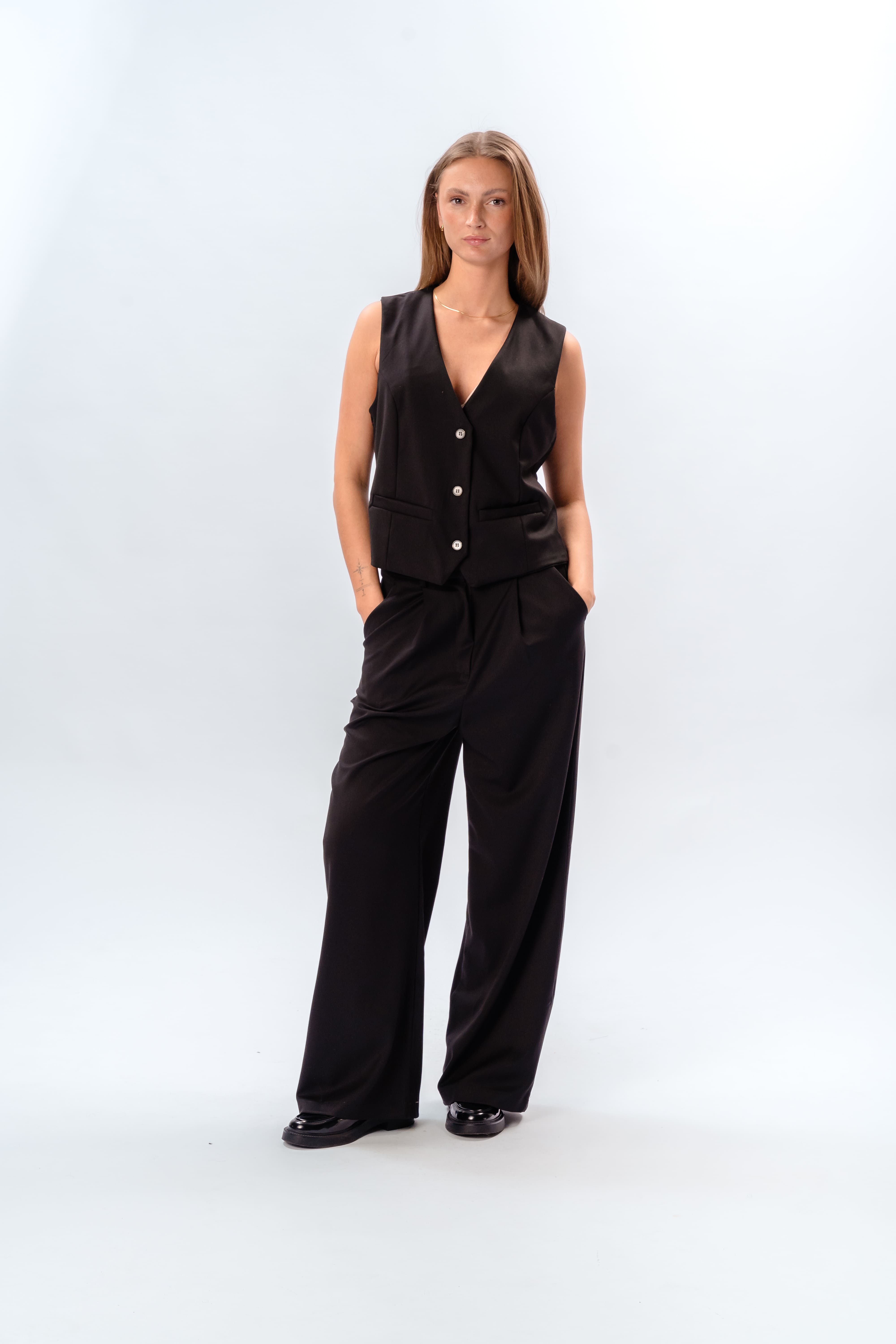 nadia-vest-og-pants-sort-pakketilbud_1.jpg Nadia Vest og Pants (Sort) - Pakketilbud