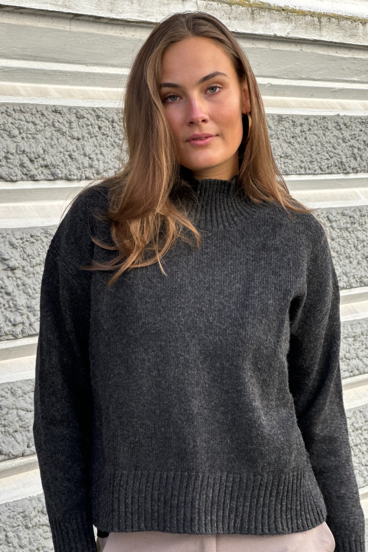 Julia Strik - Mørkegrå Meleret på udsalg