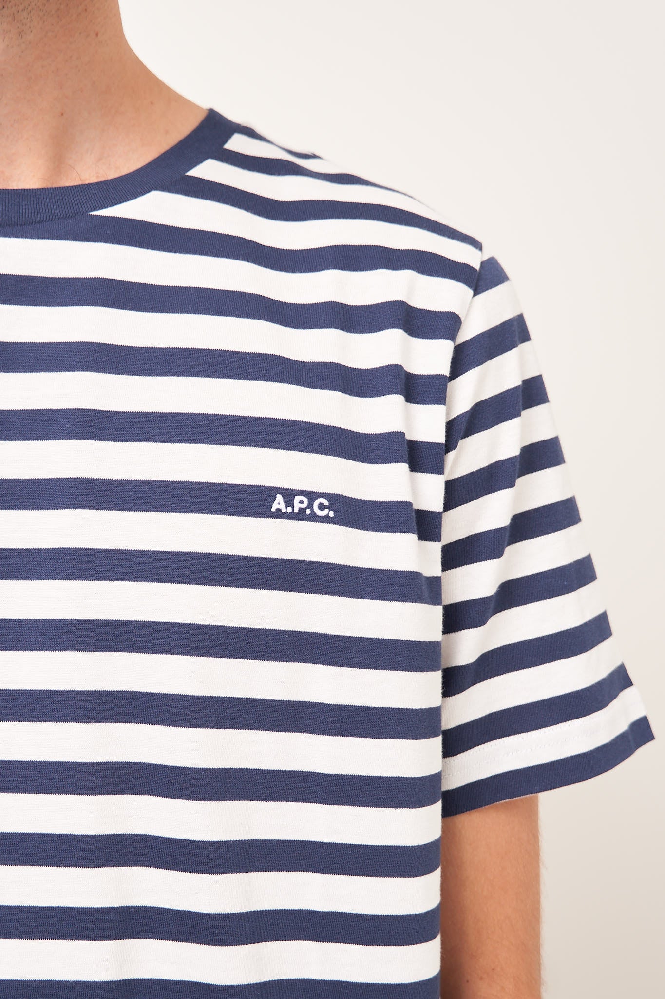 Standard APC T-Shirt Brodee Raye Dark Navy Hot på udsalg