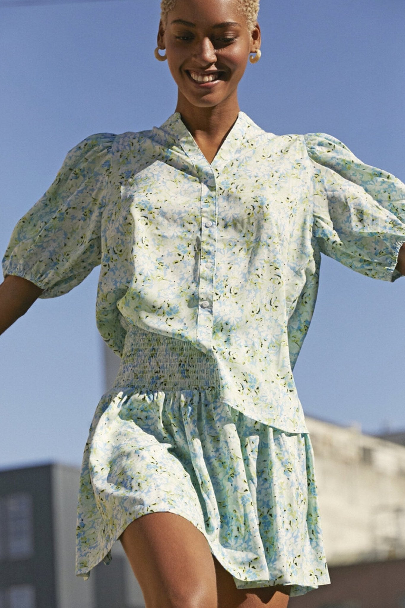 Varia Bluse - Blue/Green Flower