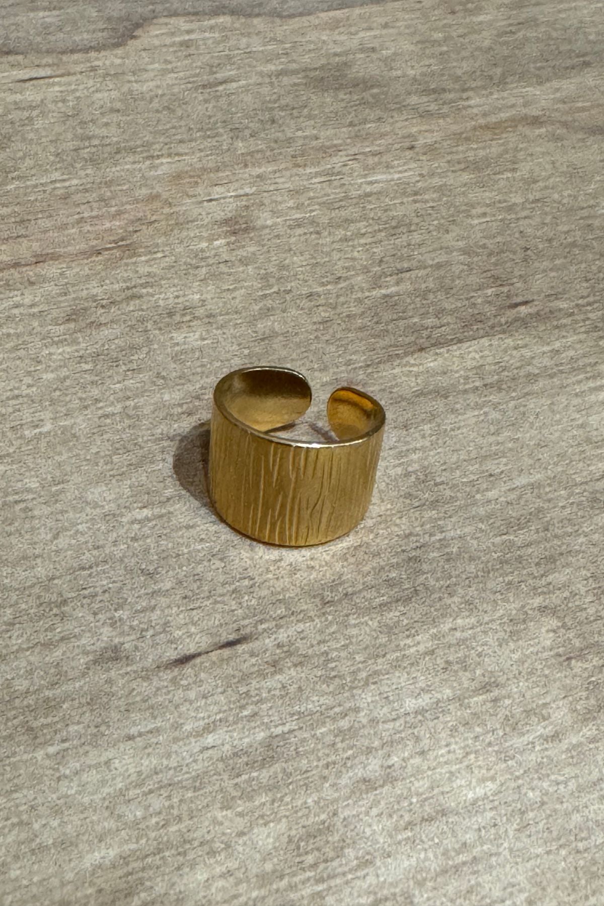 Wide Band MN567 Åben Ring - Guld (Sample)
