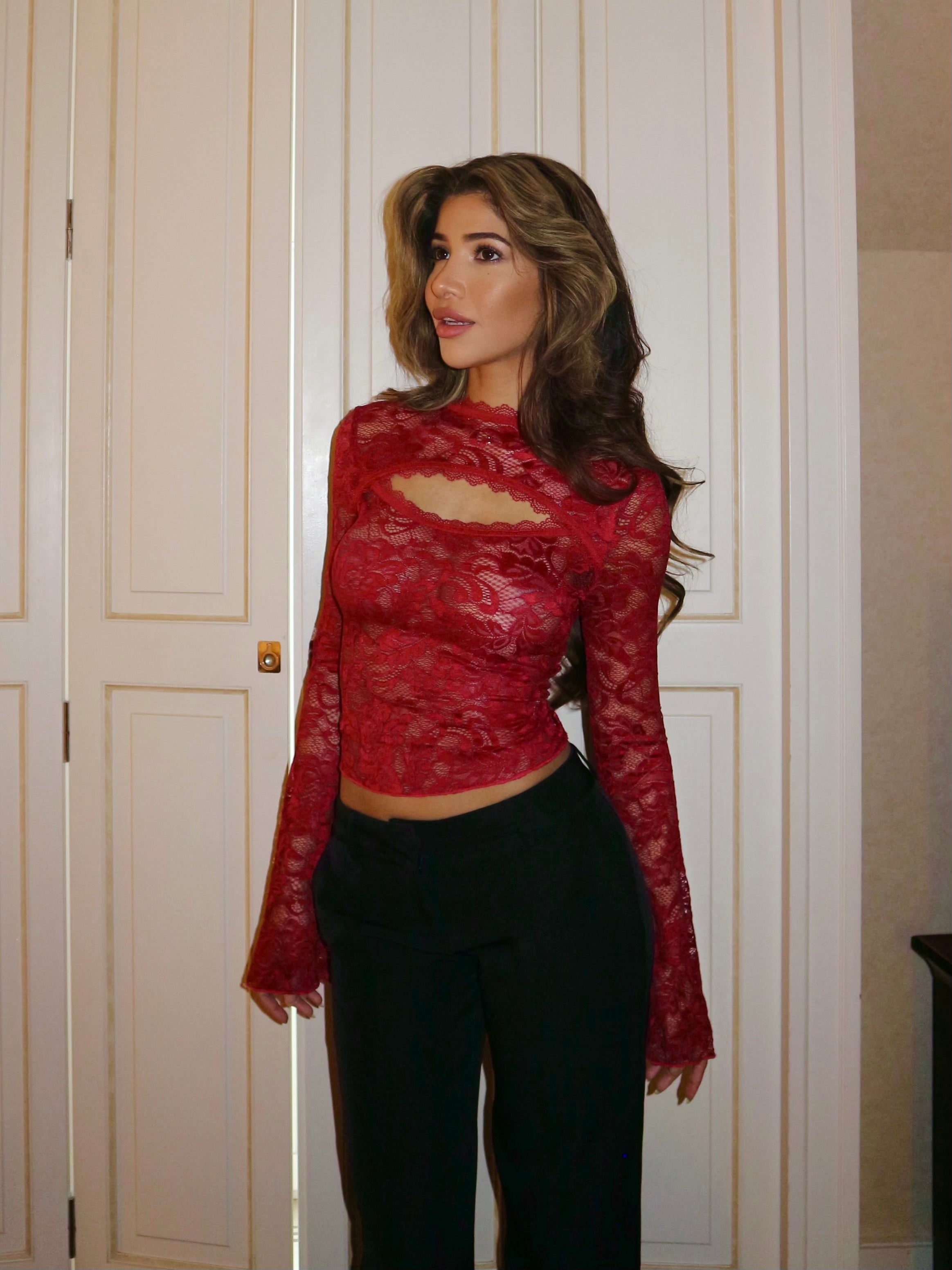 Cut lace top - mørk rød