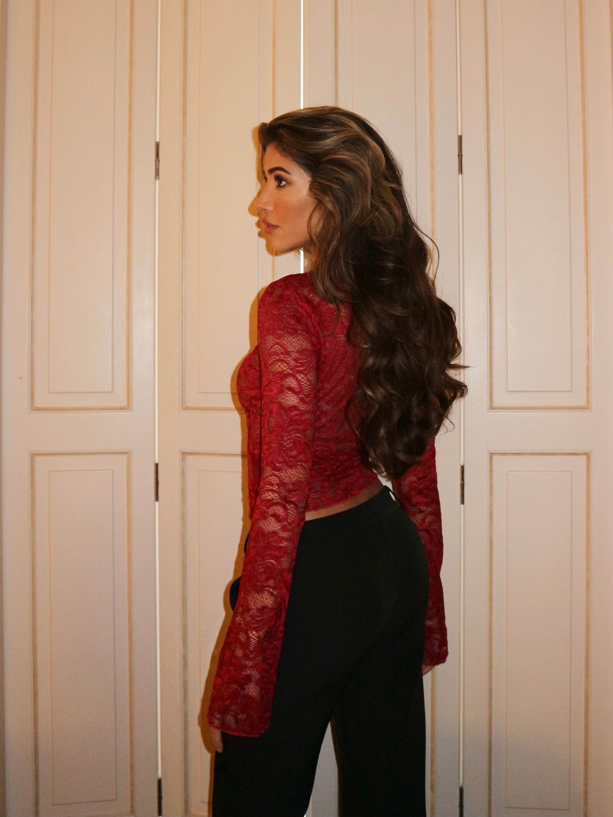 Cut lace top - mørk rød