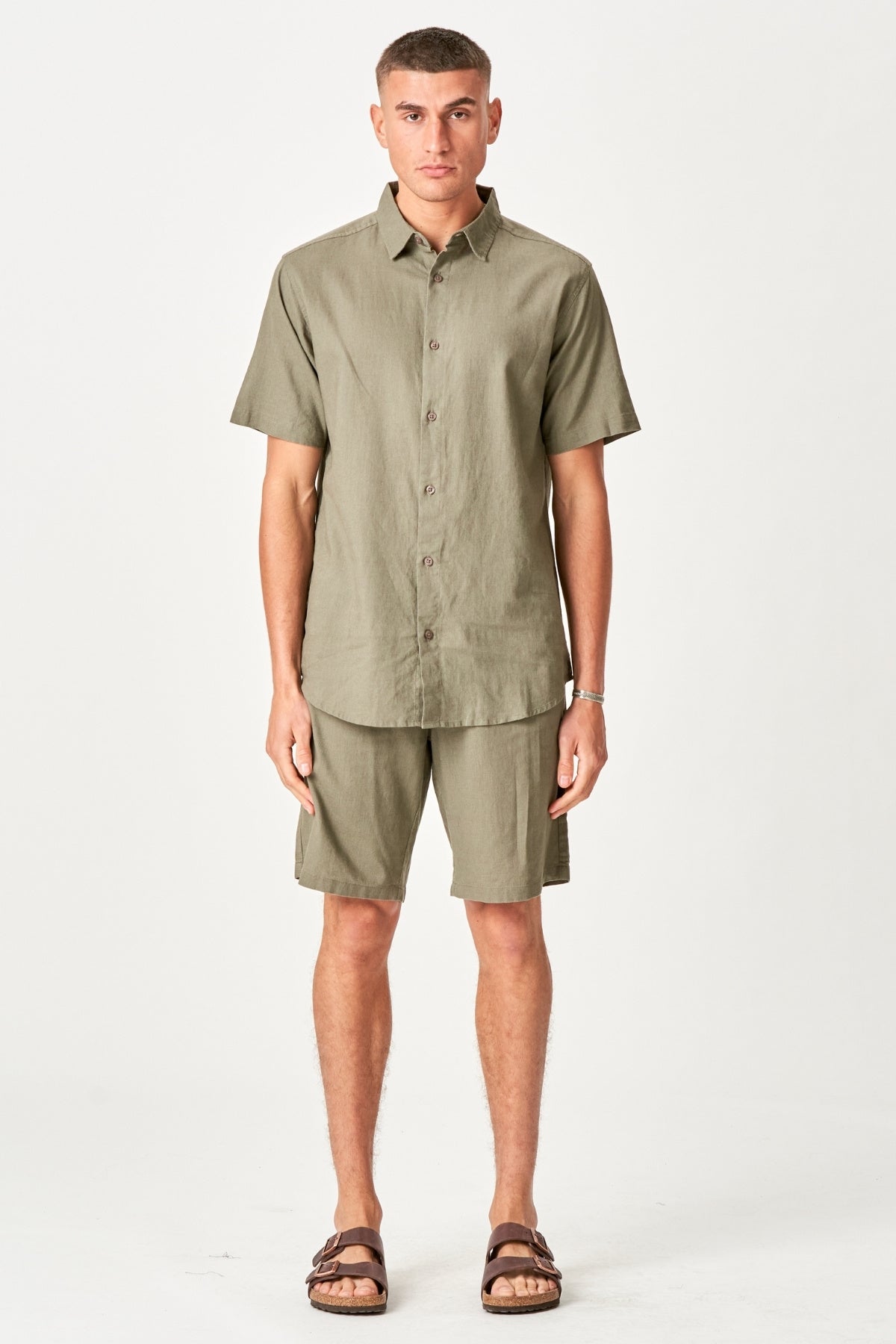 Hørset Sæt Kortærmet Skjorte + Hør shorts – Army (Pakketilbud) Mode