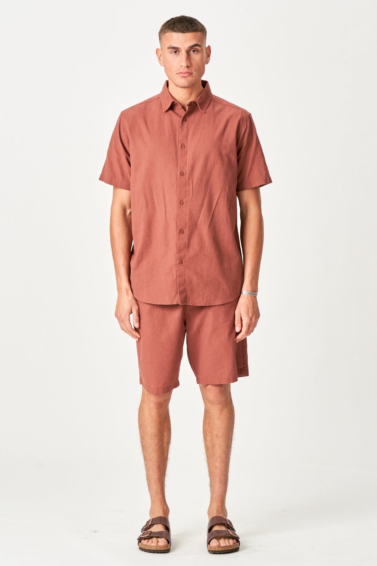 Hørset Sæt Kortærmet Skjorte + Hør shorts – Terracotta (Pakketilbud)